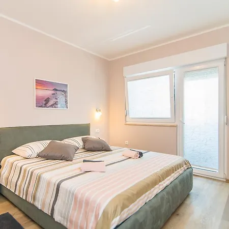 Lili Апартаменты *